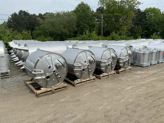 4 x Nieuwe roestvrijstalen verticale mengtank van 3.000L in AISI316L