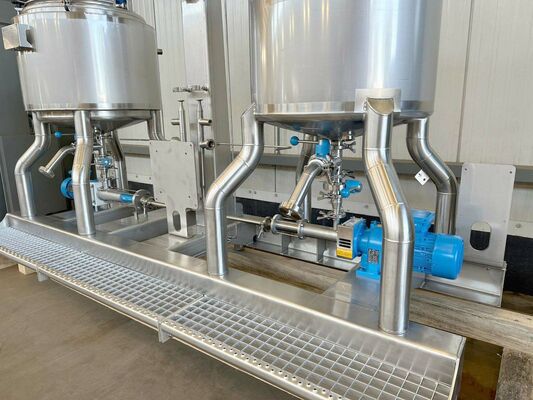 4 x Nieuwe roestvrijstalen verticale mengtanks van 150L  in AISI316L