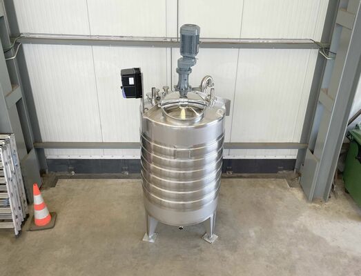 2 x Brand new 1.500L stainless-steel AISI316L vertical mixing tanks.
