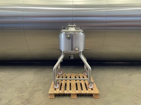 1 x New 150L stainless-steel AISI316L vertical mixing tank.
