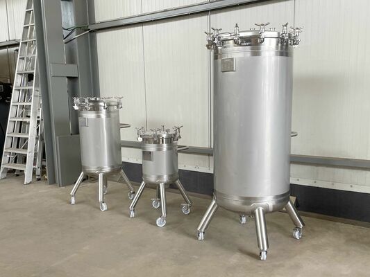 1 x Neue 50-l-Edelstahl-Vertikaldrucktanks aus AISI316L 1 x Neue 150-l-Edelstahl-Vertikaldrucktanks aus AISI316L 1 x Neue 500-l-Edelstahl-Vertikaldrucktanks aus AISI316L