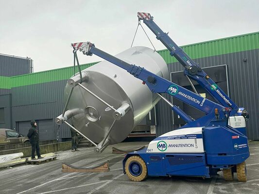 4 x Nieuwe roestvrijstalen verticale opslagtanks van 44.000L in AISI316L