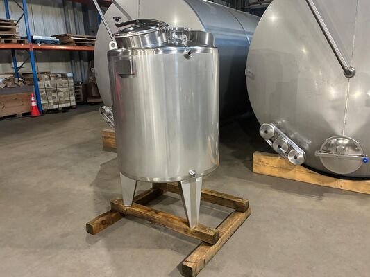 1 x Brand new 780L stainless-steel AISI316L vertical mixing tank.