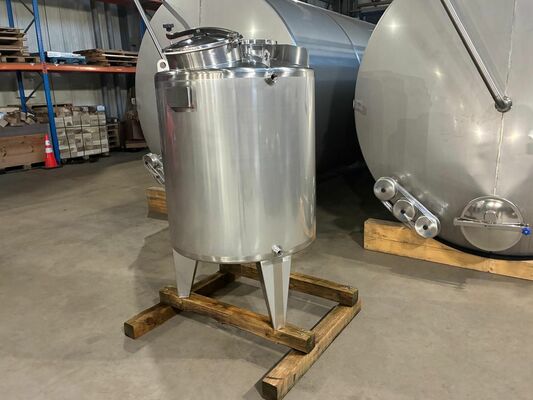 1 x Nieuwe roestvrijstalen verticale mengtank van 780L in AISI316L