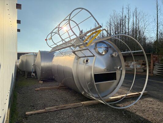 1 x Nouvelle cuve de stockage verticale en acier inoxydable AISI316L de 15.300L