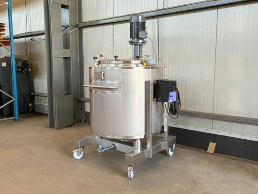 1 x New 750L stainless-steel AISI316L vertical mixing tank.