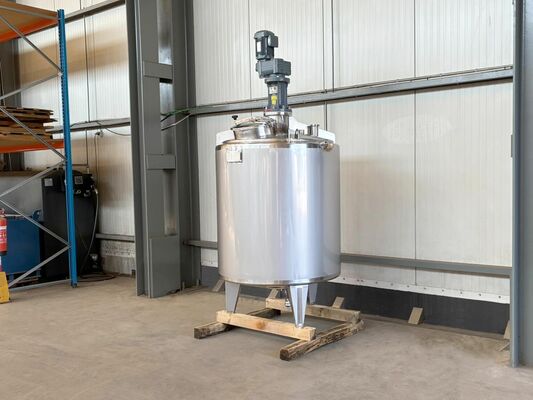 1 x cuve de mélange neuve verticale de 1.330L en acier inoxydable AISI316L.