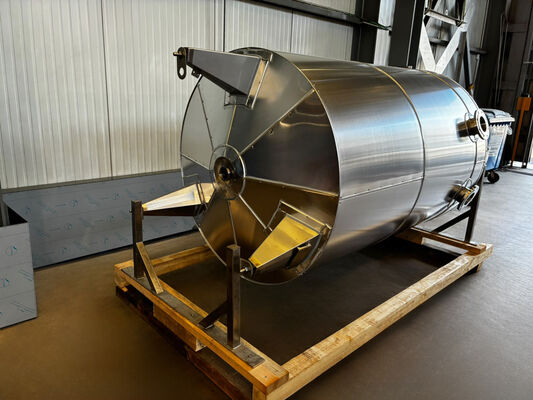 1 x New 3,200 L insulated stainless-steel AISI 316L storage tank