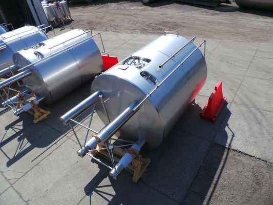 2 x 11,7m³; CCT cuves de fermentation de la bière; 3,3 bar PED CE TüV; 10% Rx & 2 x 10,4m³; BBT cuves à bière; 3,3 bar PED CE TüV; 10% Rx