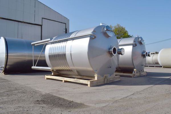 2 x 15.300L AISI304L cuve de mélange en acier inoxydable avec echangeur de chaleur