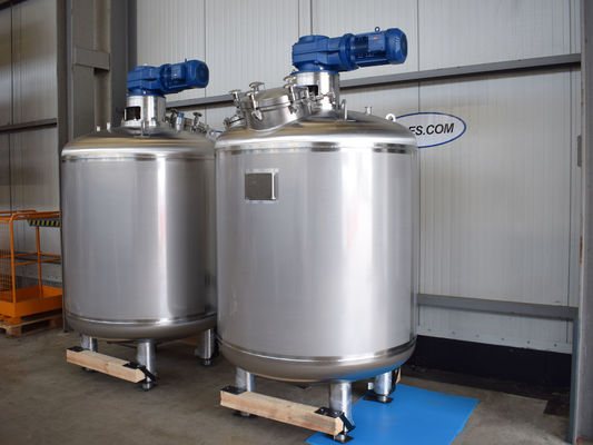 OR170142: 2 x 2450L AISI304L RVS stainless-steel pressure vessels with a working pressure of 3 bar, the tanks are single walled for vertical positioning