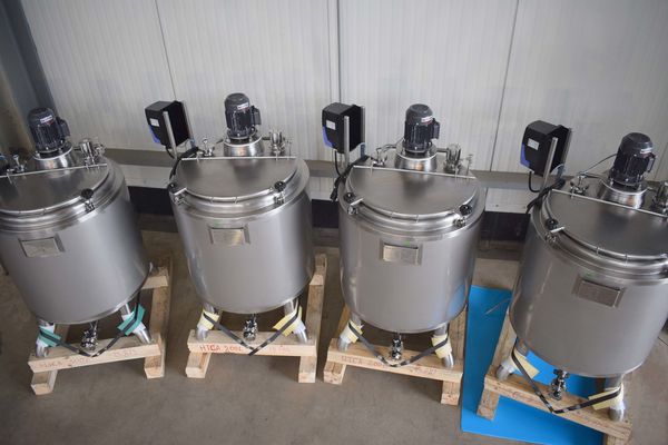 OR180300 - 4 x 300L AISI316; Mischbehälter; Isoliert; Wärmetauscher