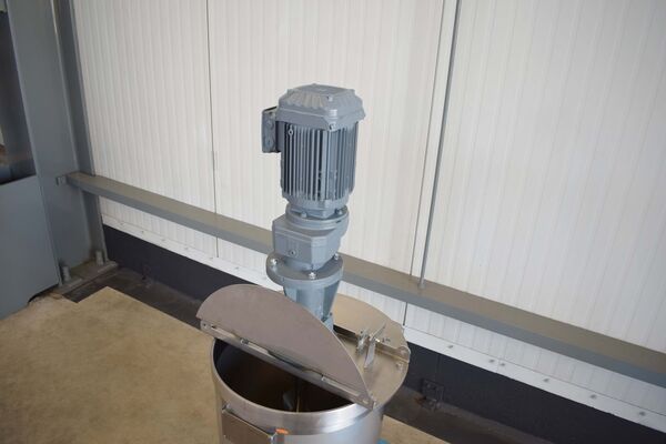 1 x Neuer vertikaler 100-Liter-Edelstahl-Mischbehälter aus AISI316L.