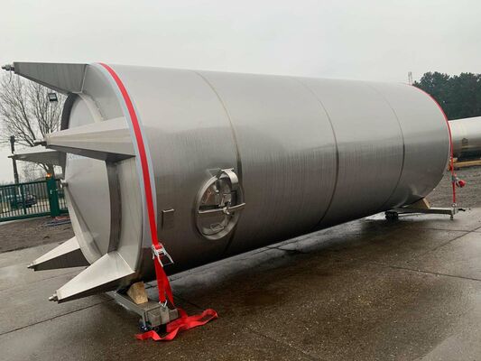 1 x New 26.000L stainless-steel AISI316L vertical storage tank.
