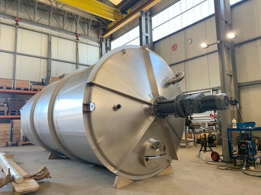 1 x Nieuwe roestvrijstalen verticale mengtank van 26.000L in AISI316L
