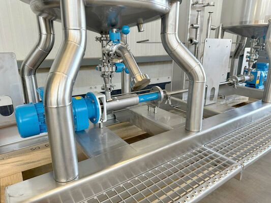 4 x Nieuwe roestvrijstalen verticale mengtanks van 150L  in AISI316L