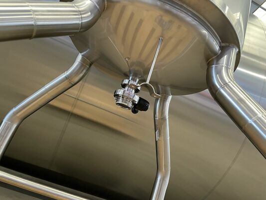 1 x New 150L stainless-steel AISI316L vertical mixing tank.