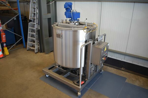 1 x cuve de mélange neuve verticale de 1000L en acier inoxydable AISI304L.