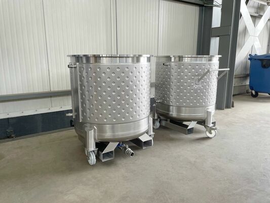 2 x Neue 790-l-Edelstahl-Vertikaldrucktanks aus AISI304L