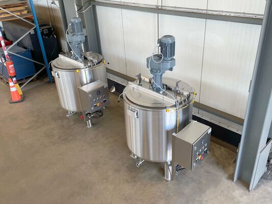 2 x New 750L stainless-steel AISI316L vertical mixing tanks.