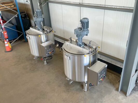 2 x New 750L stainless-steel AISI316L vertical mixing tanks.