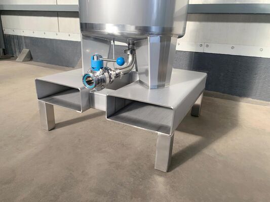 1 x New 100L stainless-steel AISI316L vertical mixing tank.