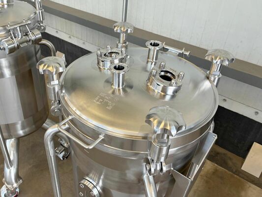 3 x neue vertikale Druckbehälter aus Edelstahl mit einem Fassungsvermögen von 75 L aus AISI316L