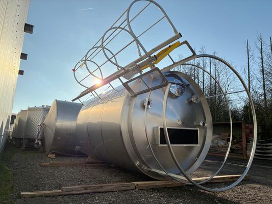 1 x Nouvelle cuve de stockage verticale en acier inoxydable AISI316L de 15.300L