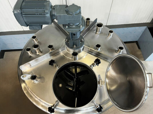 1 x New 2,000 L vertical stainless-steel AISI 316L mixing tank