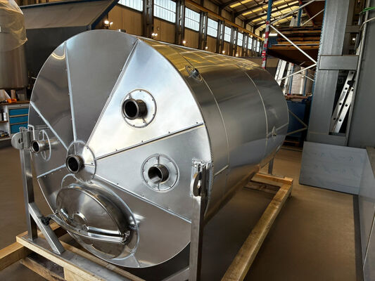 1 x New 3,200 L insulated stainless-steel AISI 316L storage tank