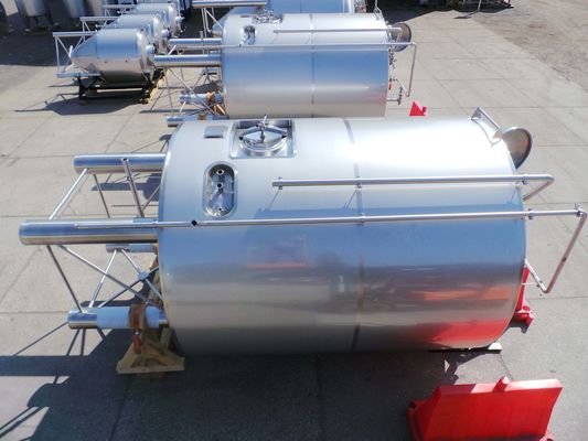 2 x 11,7m³; CCT cuves de fermentation de la bière; 3,3 bar PED CE TüV; 10% Rx & 2 x 10,4m³; BBT cuves à bière; 3,3 bar PED CE TüV; 10% Rx