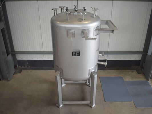 1 x New 1510L stainless-steel AISI316L vertical mixing tank.