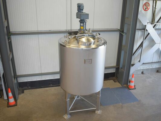 1 x New 2500L stainless-steel AISI316L vertical mixing tank.