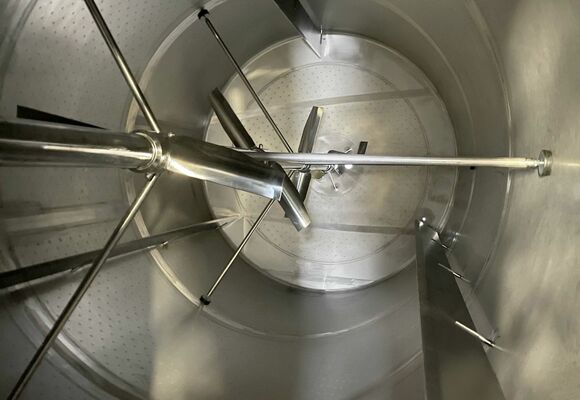 1 x Nieuwe roestvrijstalen verticale mengtank van 34.000L in AISI316L