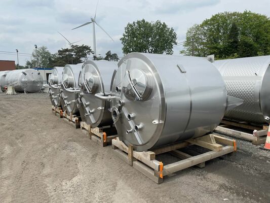 4 x Nieuwe roestvrijstalen verticale mengtank van 3.000L in AISI316L