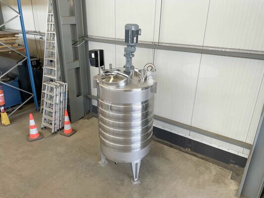 2 x Brand new 1.500L stainless-steel AISI316L vertical mixing tanks.