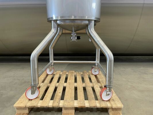 1 x New 150L stainless-steel AISI316L vertical mixing tank.