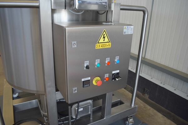 1 x cuve de mélange neuve verticale de 1000L en acier inoxydable AISI304L.