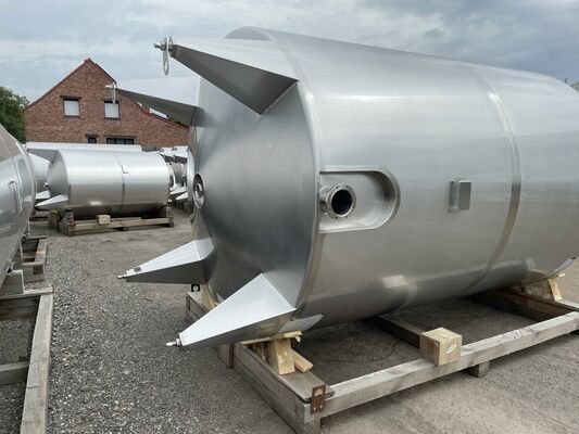 1 x Nieuwe roestvrijstalen verticale opslagtank van 8.100L in AISI316L
