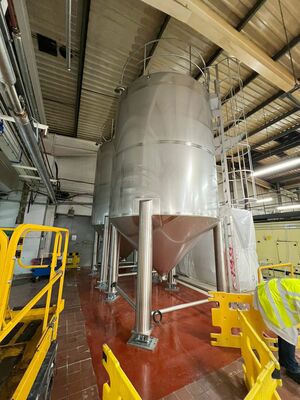 2 x New 25.000L stainless-steel AISI316L vertical storage tanks.