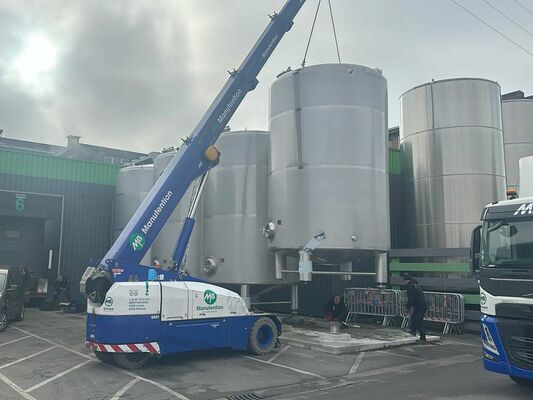 4 x Nieuwe roestvrijstalen verticale opslagtanks van 44.000L in AISI316L