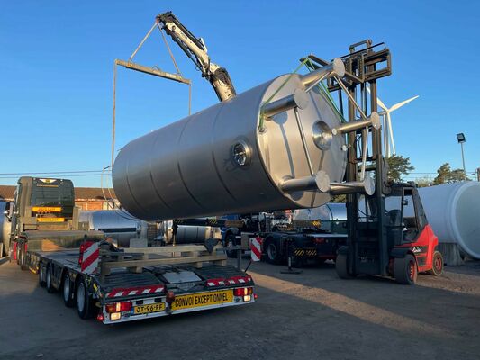 1 x Nieuwe roestvrijstalen verticale opslagtank van 50.000L in AISI304L