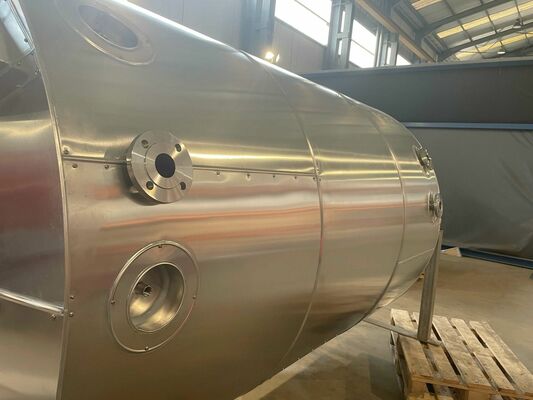 1 x Neuer vertikaler 5.200L Edelstahl AISI304L Lagertanks