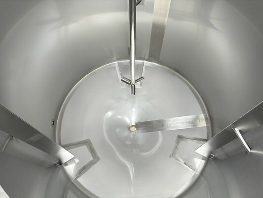 2 x cuves neuves de mélange verticales ave une capacité de 1.760L en acier inoxydable AISI316L.