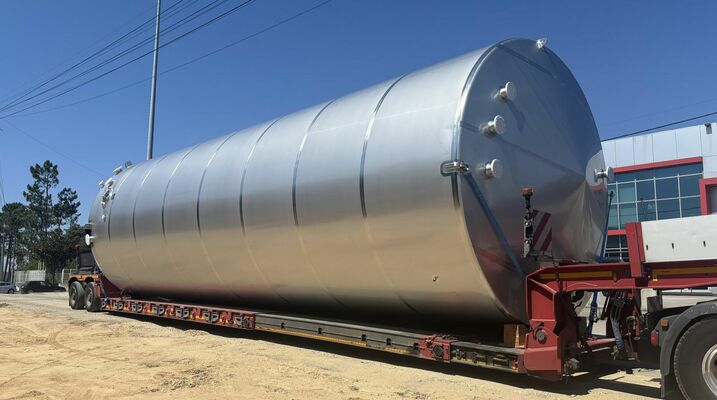5 x New 150.000L stainless-steel AISI316L vertical storage tank. 4 x New 50.000L stainless-steel AISI304L vertical storage tank. 1 x New 25.000L stainless-steel AISI304L vertical storage tank. 1 x New 450L stainless-steel AISI304L vertical storage tank.