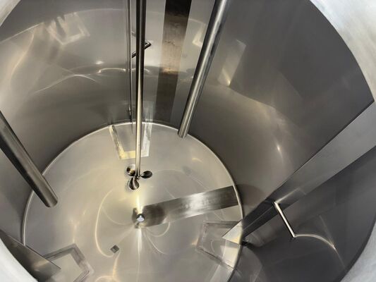 1 x New 2.000L stainless-steel AISI316L vertical mixing tank.  1 x New 500L stainless-steel AISI316L vertical mixing tank.