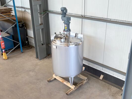 1 x cuve de mélange neuve verticale de 1.330L en acier inoxydable AISI316L.