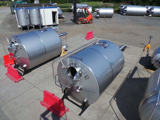 2 x 11,7m³; CCT cuves de fermentation de la bière; 3,3 bar PED CE TüV; 10% Rx & 2 x 10,4m³; BBT cuves à bière; 3,3 bar PED CE TüV; 10% Rx