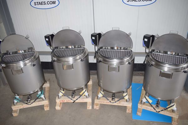 OR180300 - 4 x 300L AISI316; Mischbehälter; Isoliert; Wärmetauscher