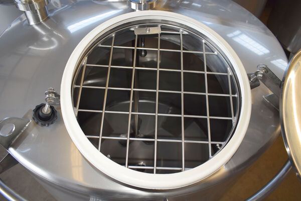 6 x nieuwe roestvrijstalen AISI316L mobiele mengtanks met een inhoud van 1.100L